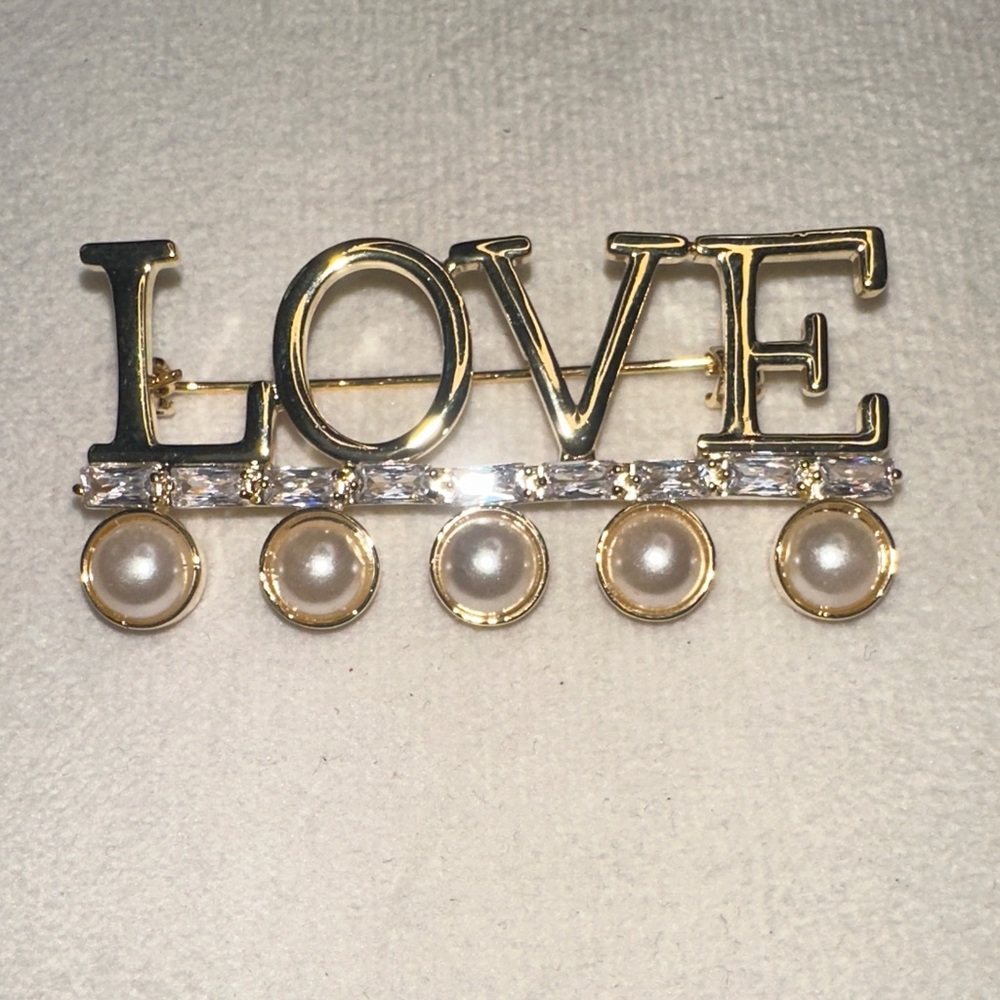 14k “LOVE” Gold-plated brooch with Pearl Drops